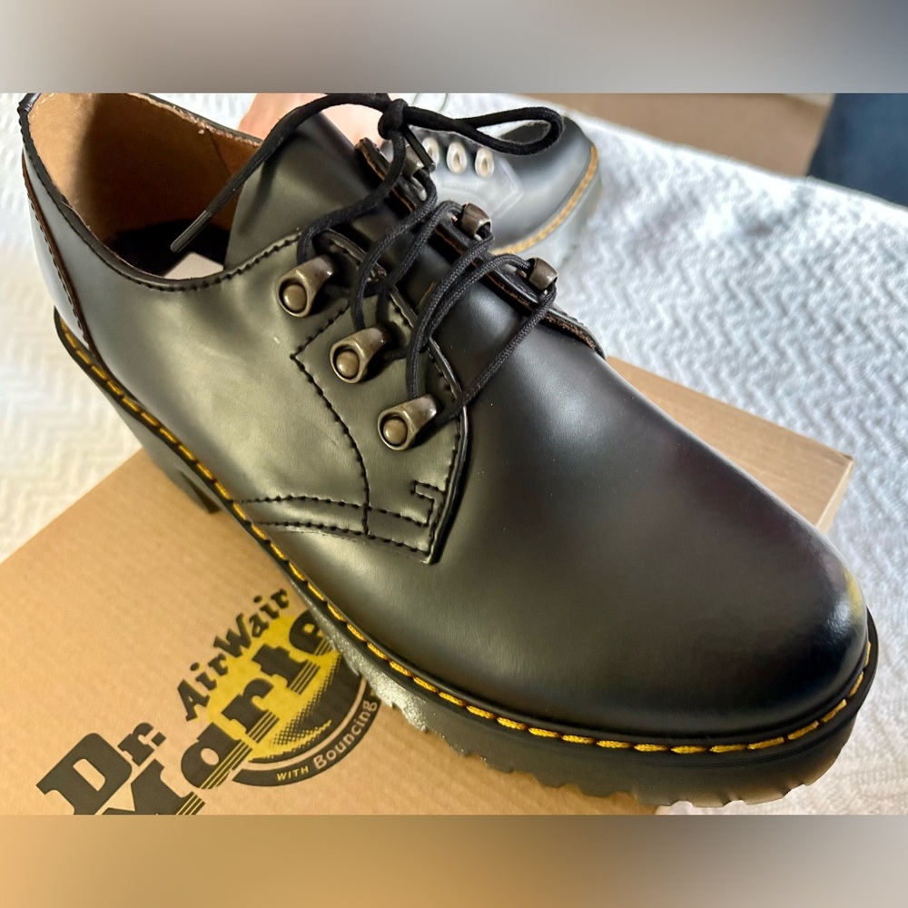 NWT Dr Martens Leona Low Women’s Boot Vintage Smooth Leather - Picture 3 of 4
